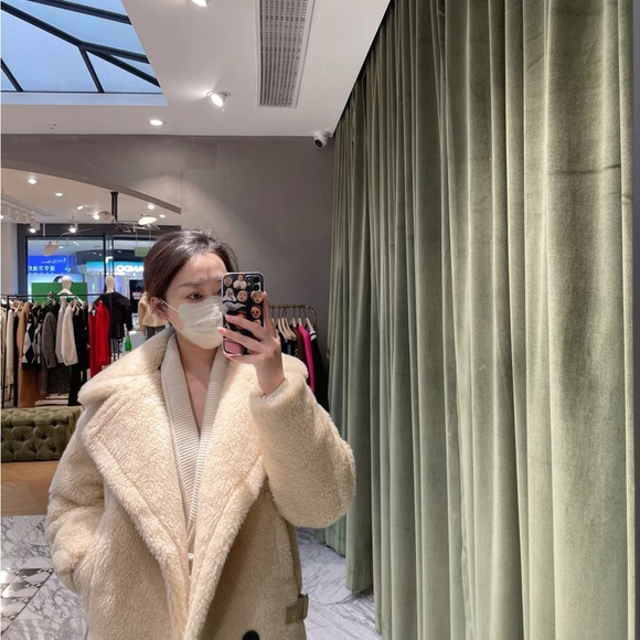 Authentic MaxMara Beige Teddy Jacket - Picture 7 of 7